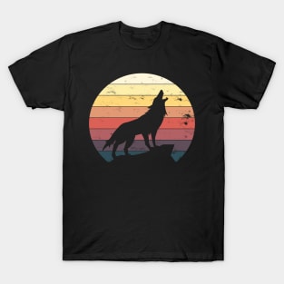 howling wolf at night T-Shirt